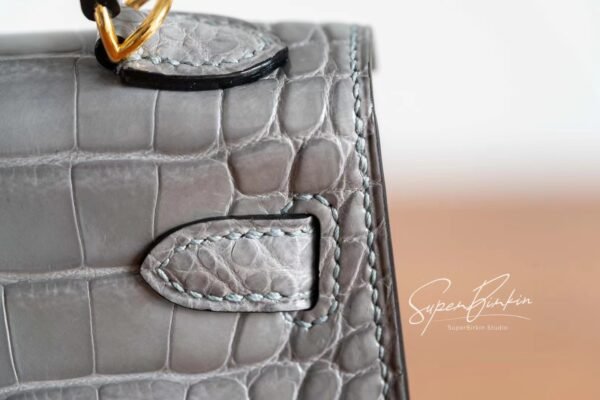 Full Handmade Mini Kelly ll 0V Gris Ciment Shiny Crocodile Gold Hardware